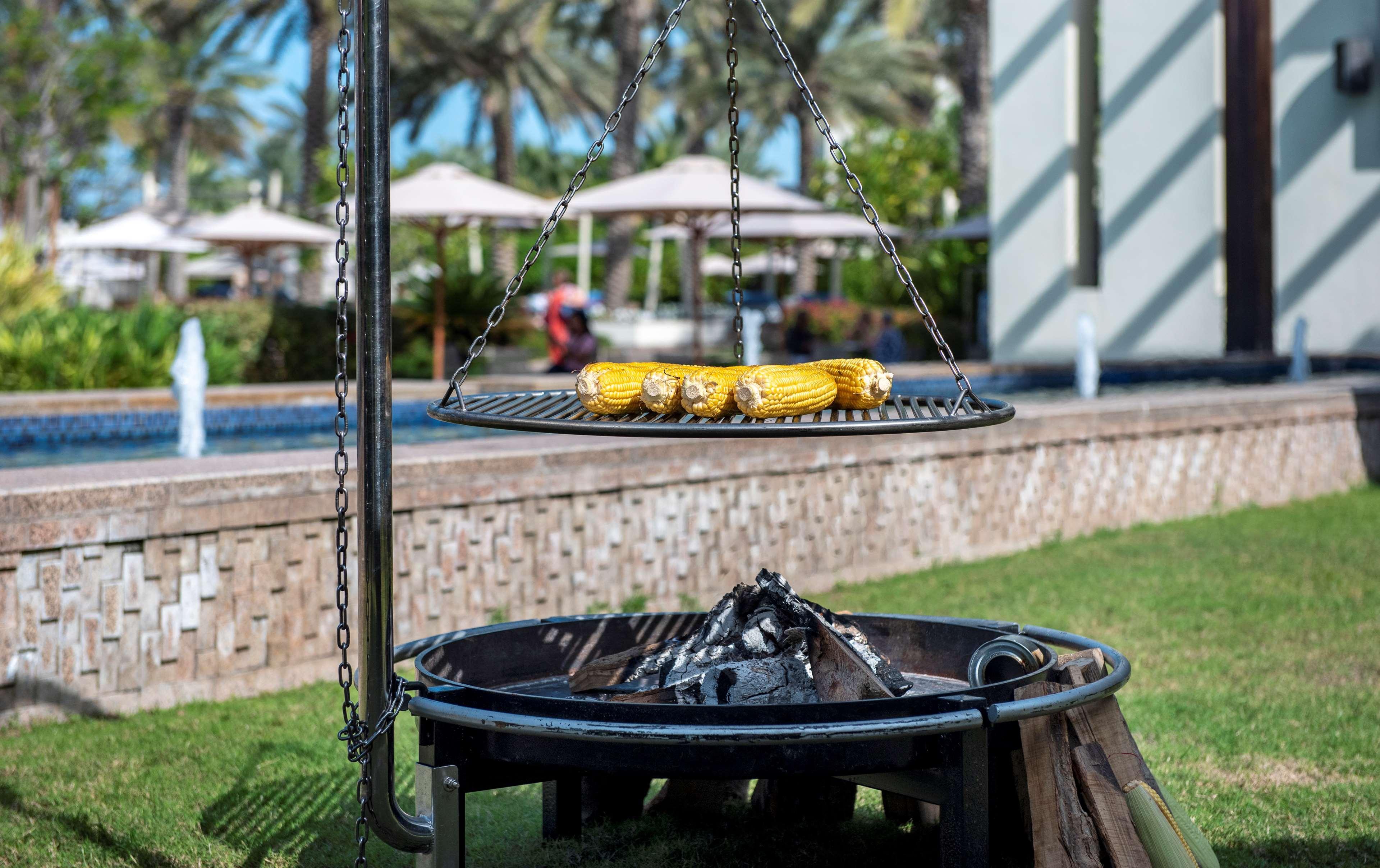 Park Hyatt Abu Dhabi Hotel&Villas Esterno foto Corn cobs being grilled