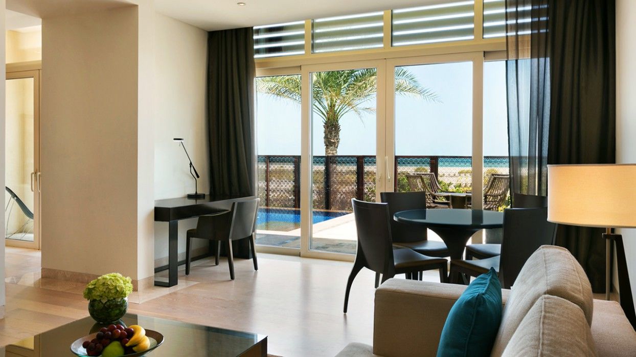 Park Hyatt Abu Dhabi Hotel&Villas Esterno foto A living room in a suite at Jumeirah Beach Hotel